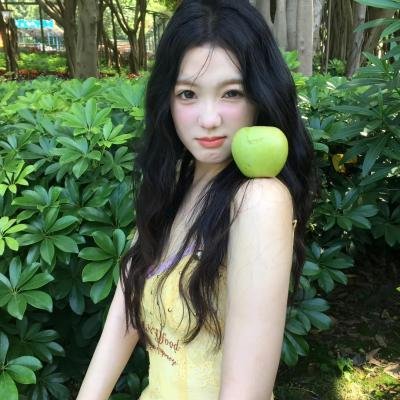 橙色女孩